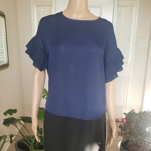 Day G L tiered accordian ruffle sleeve flowy scoop neck keyhole back